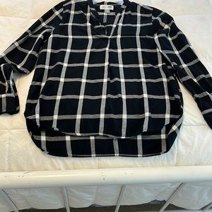 Old Navy classic v-neck top